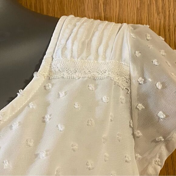 White LC Lauren Conrad Short Sleeved Shirt, size S. (S111) - Picture 4 of 7